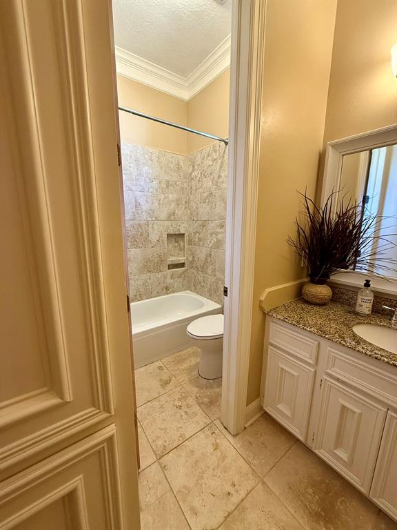 222 W Castle Harbour Drive, Friendswood, Texas image 22