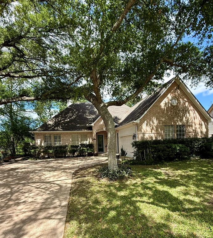 222 W Castle Harbour Drive, Friendswood, Texas image 1