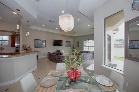 Single Family Residence in Pasadena TX 6631 Emerald Drive 8.jpg
