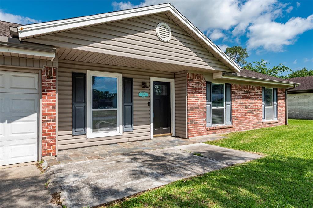 1907 Tracy Lynn Lane, Alvin, Texas image 3