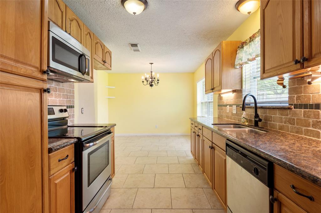 1907 Tracy Lynn Lane, Alvin, Texas image 10