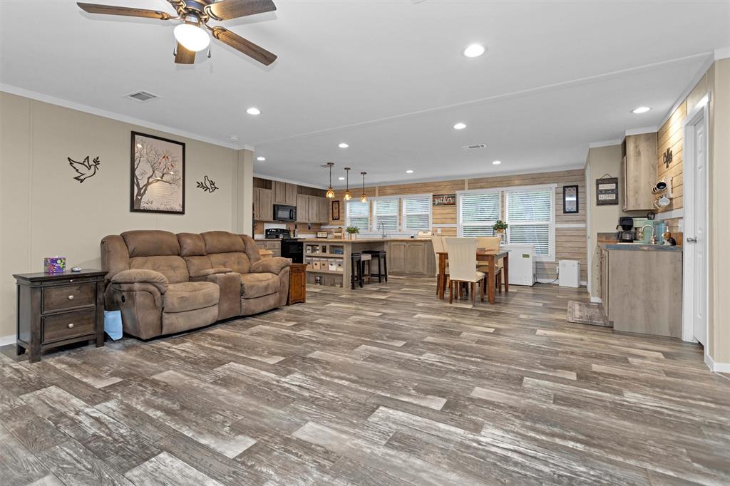 311 William Thomas Road, Huntsville, Texas image 4