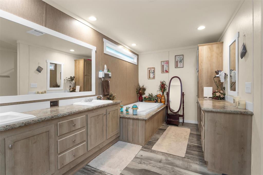 311 William Thomas Road, Huntsville, Texas image 19