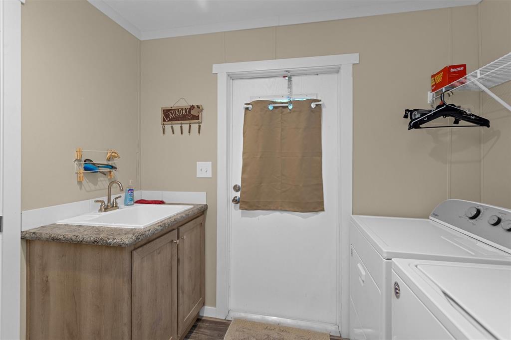 311 William Thomas Road, Huntsville, Texas image 12