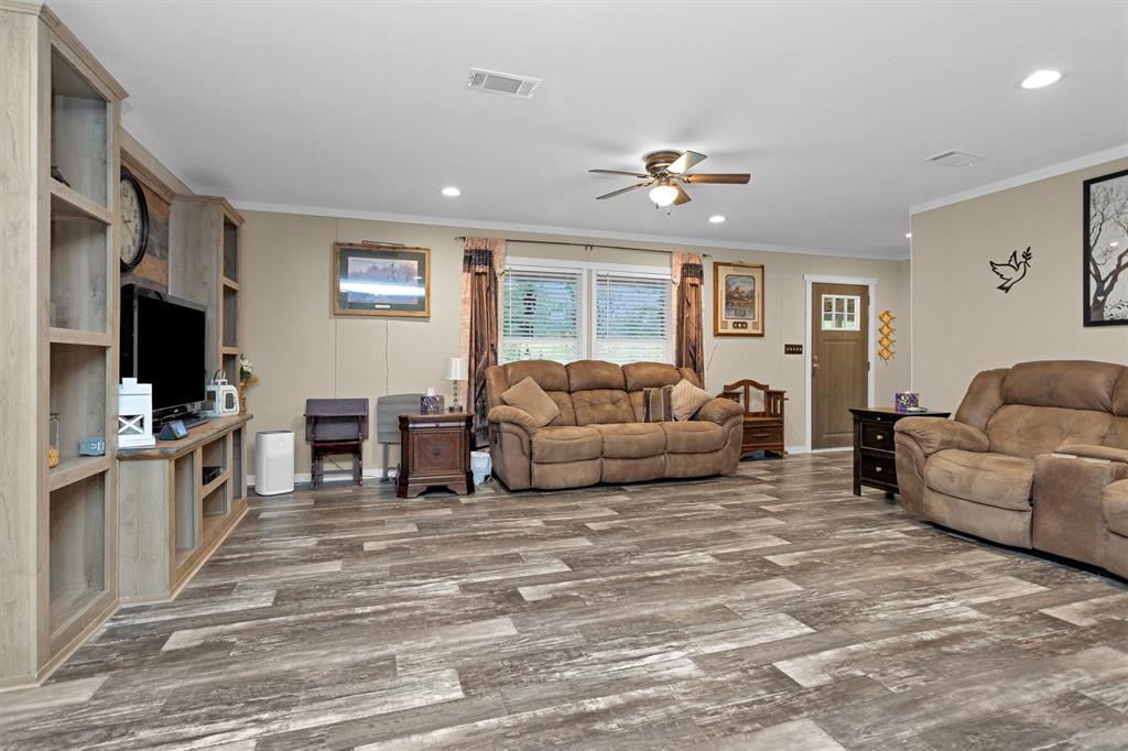311 William Thomas Road, Huntsville, Texas image 6