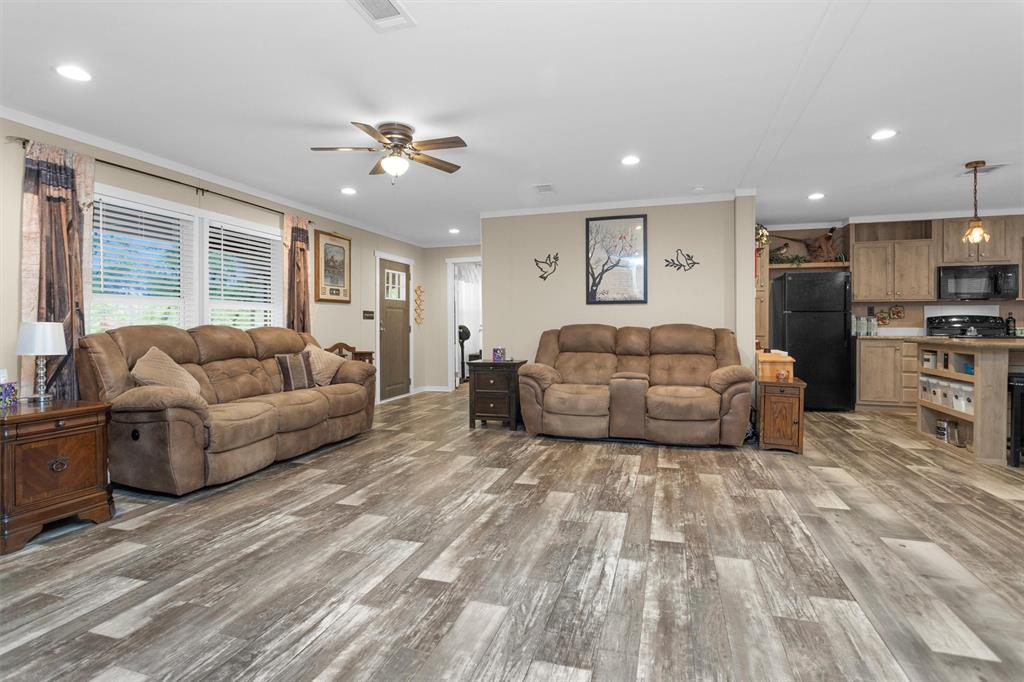 311 William Thomas Road, Huntsville, Texas image 5