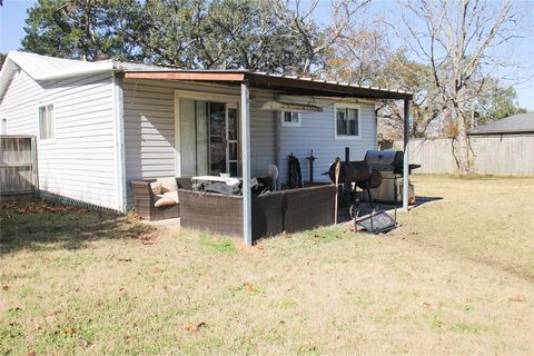 A home in Alvin