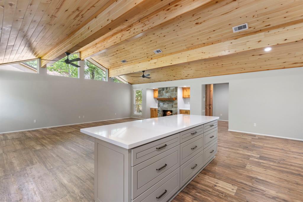 21 Riverbank Drive, The Woodlands, Texas image 11