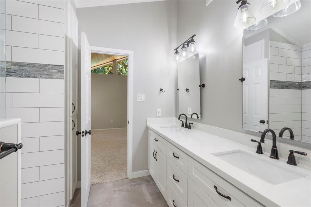 21 Riverbank Drive, The Woodlands, Texas image 24