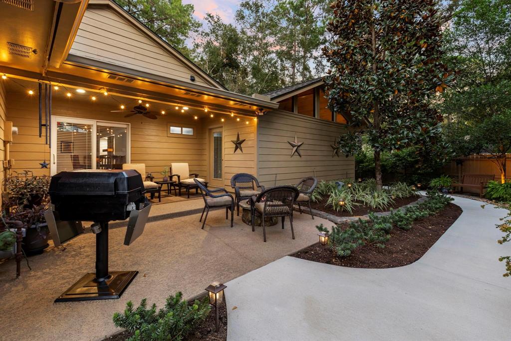21 Riverbank Drive, The Woodlands, Texas image 32