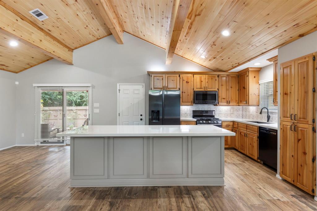 21 Riverbank Drive, The Woodlands, Texas image 7