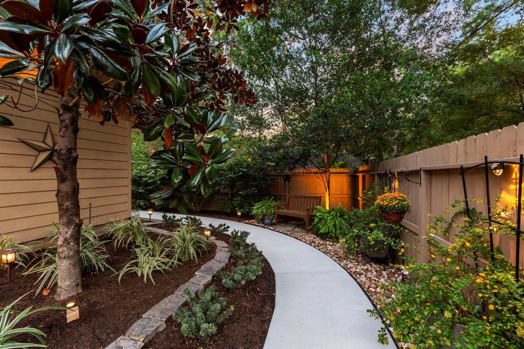 21 Riverbank Drive, The Woodlands, Texas image 35
