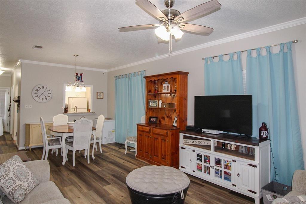2402 Stone Hollow Drive, Brenham, Texas image 2