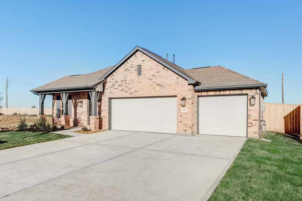 1521 Apache Heights Drive, Dayton, Texas image 1