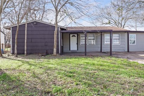 Single Family Residence in Freeport TX 1011 10th Street.jpg