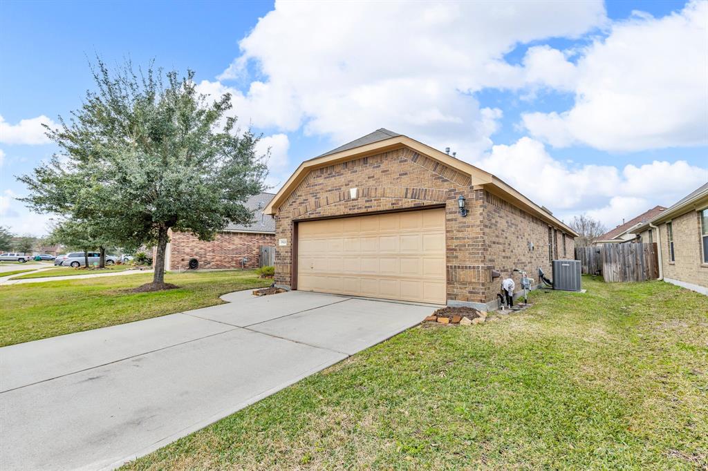 9918 Blissfull Valley Lane, Tomball, Texas image 3