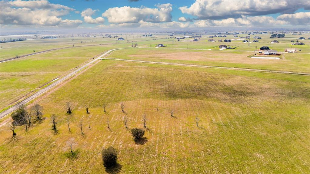 Sandy Trail, Angleton, Texas image 9