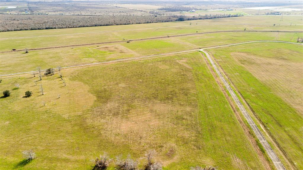 Sandy Trail, Angleton, Texas image 6