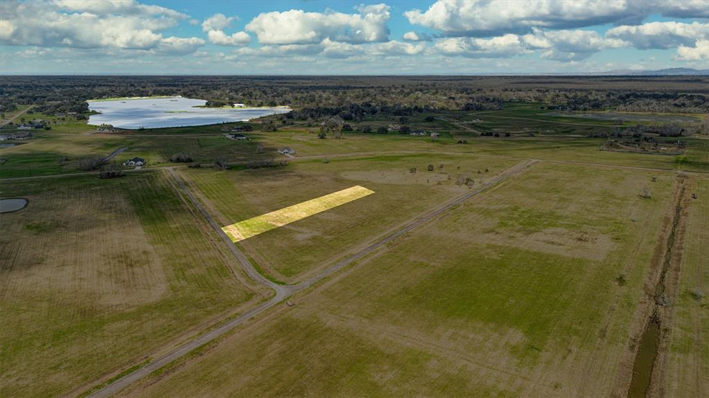 Sandy Trail, Angleton, Texas image 11