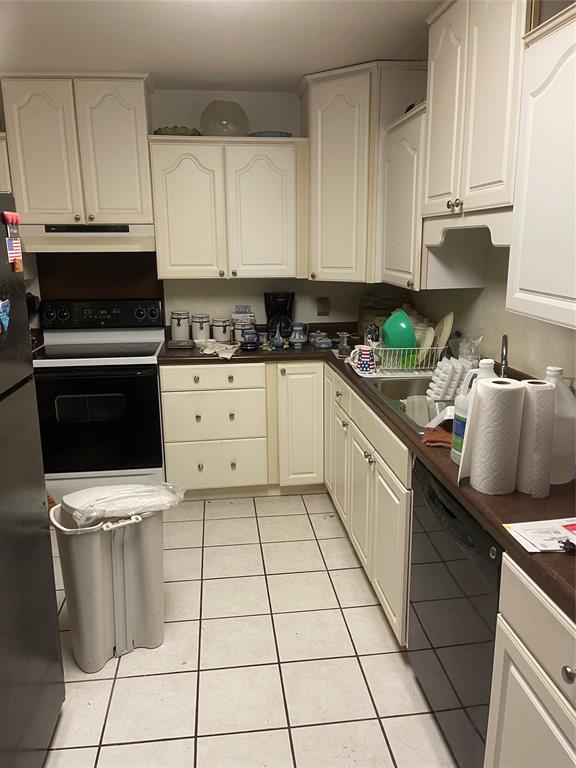 107 Forest Oaks Lane, Lake Jackson, Texas image 6
