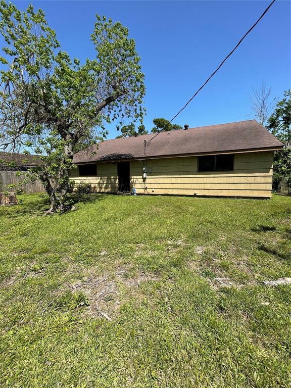 107 Forest Oaks Lane, Lake Jackson, Texas image 10