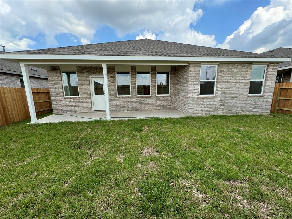 5606 Pinfish Drive, Baytown, Texas image 3