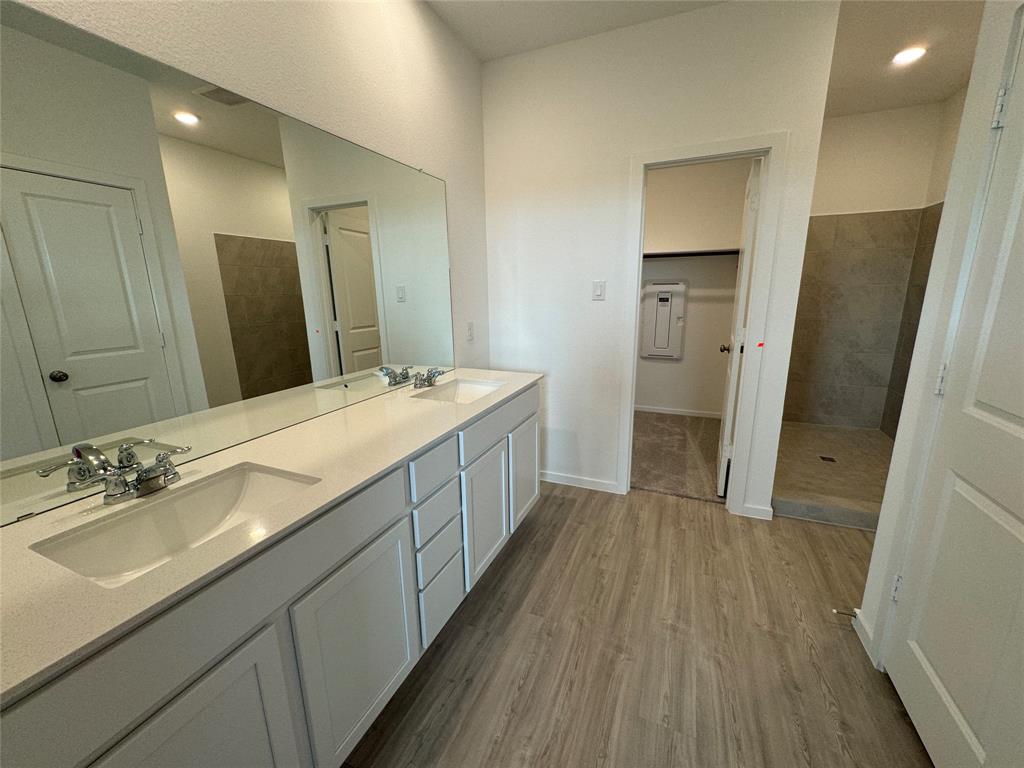 5606 Pinfish Drive, Baytown, Texas image 2
