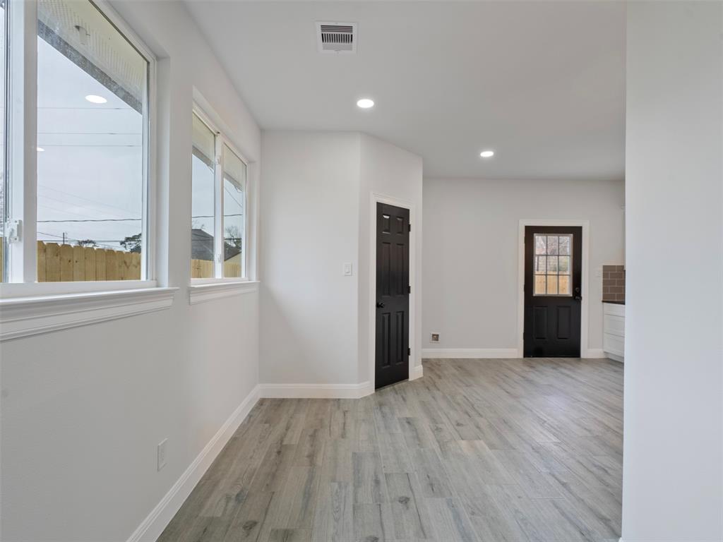 208 S 5th Street, La Porte, Texas image 13