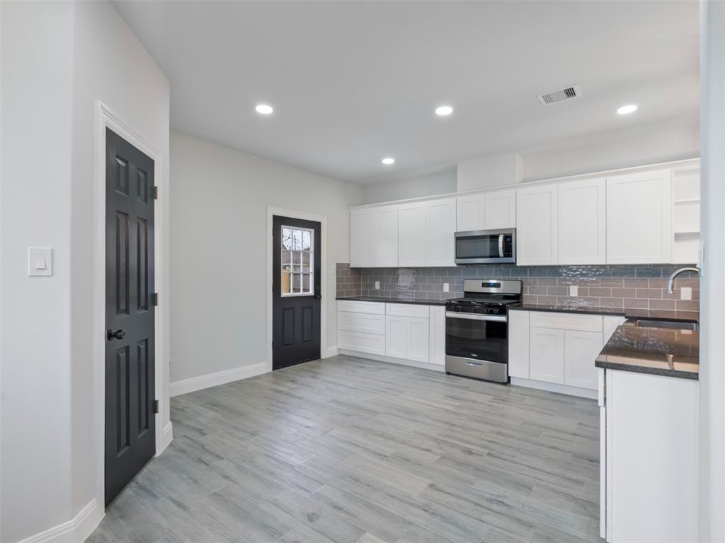208 S 5th Street, La Porte, Texas image 14