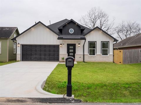 208 S 5th Street La Porte TX 77571