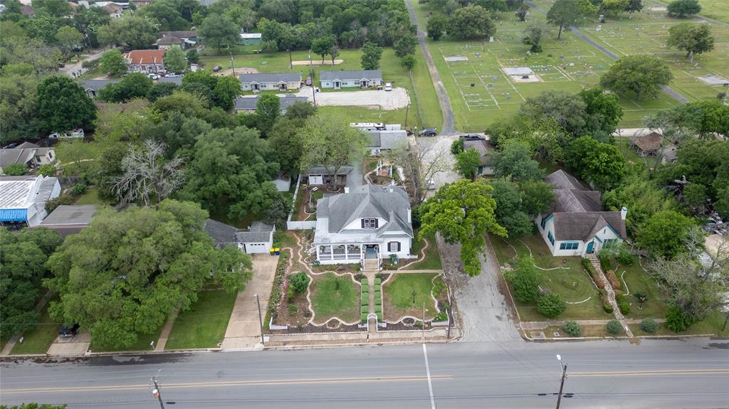 1127 N Saint Joseph Street, Gonzales, Texas image 4