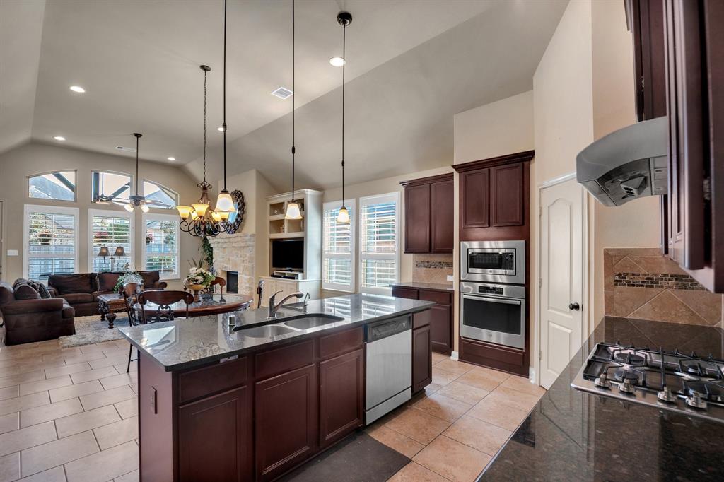 18 Homed Lark Place, Spring, Texas image 9