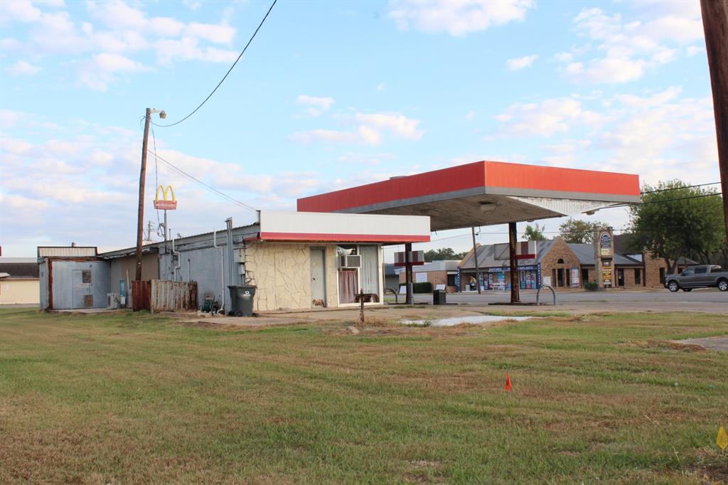 1101 N Mechanic Street, El Campo, Texas image 1