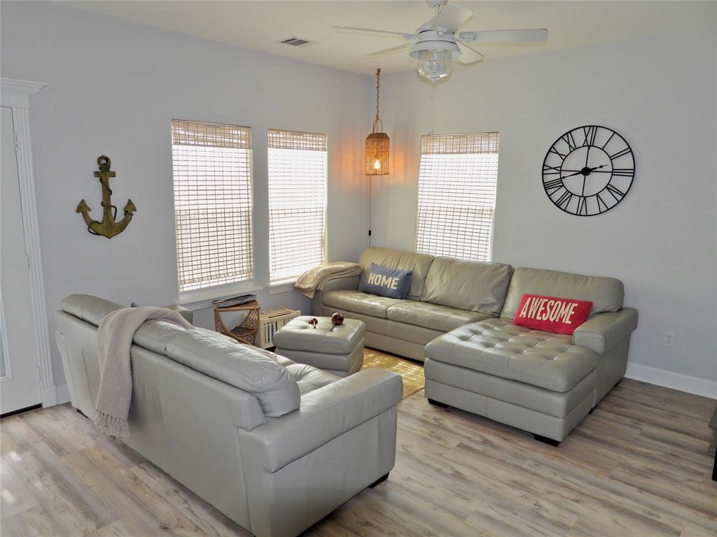 110 Pelican Pl