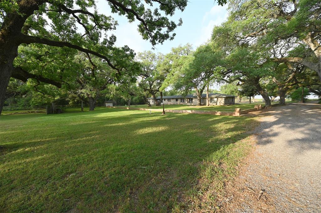 1013 Quail Lane, Eagle Lake, Texas image 9