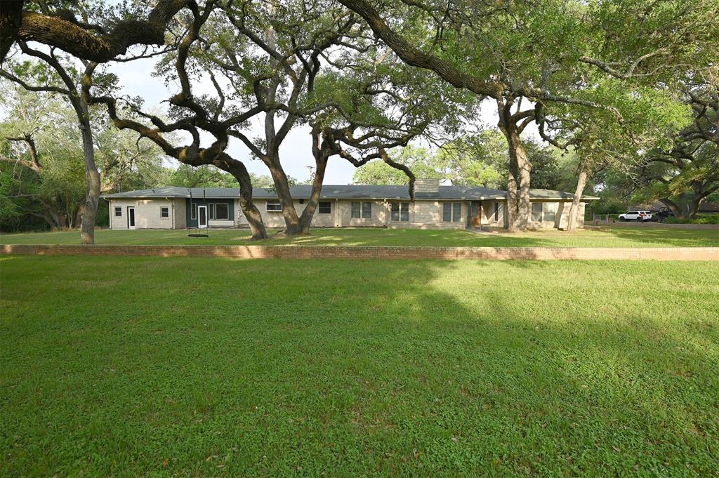 1013 Quail Lane, Eagle Lake, Texas image 7
