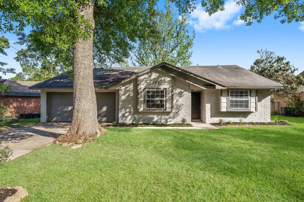 1707 Carol Lee Lane, Conroe, Texas image 1