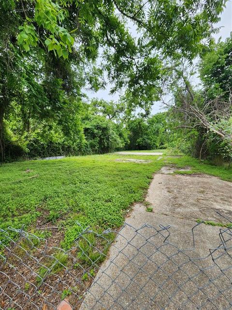 4338 Bond Street Houston TX 77026
