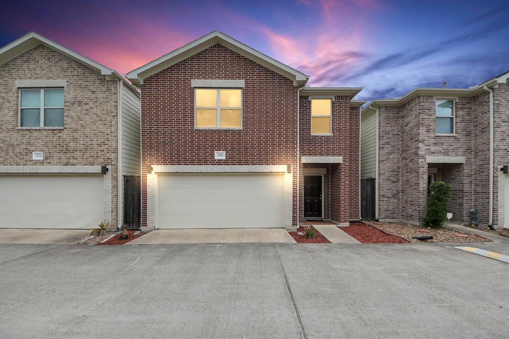 3718 Main Poplar Drive, Houston, Texas image 1