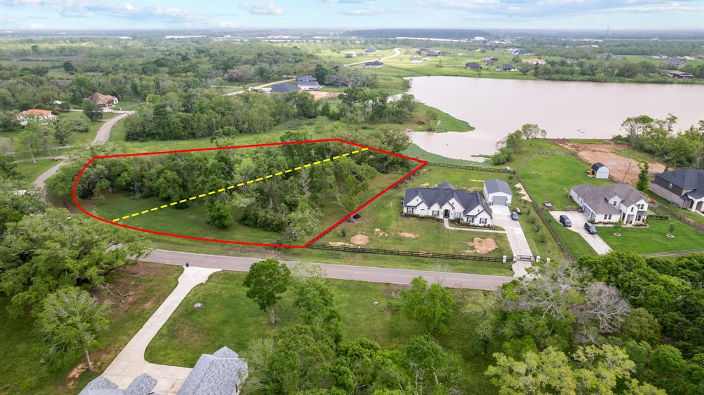 21610 Chenango Lake Drive, Angleton, Texas image 11