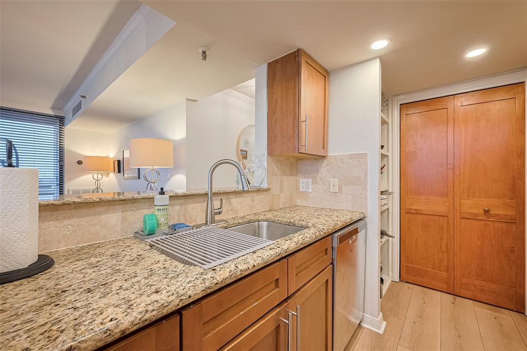 3525 Sage Road #1004, Houston, Texas image 15
