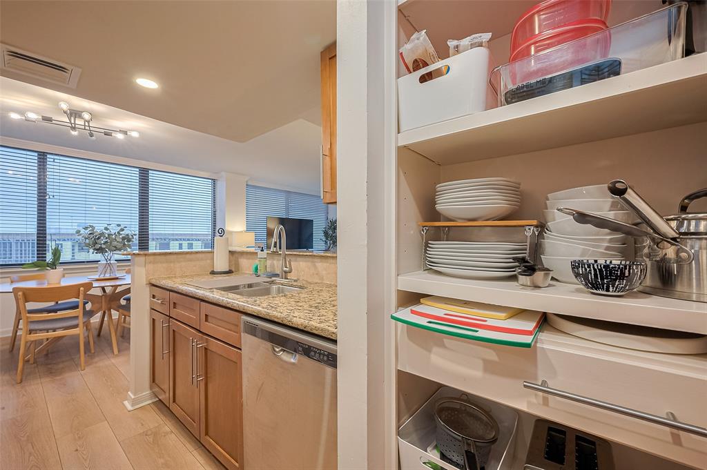 3525 Sage Road #1004, Houston, Texas image 18