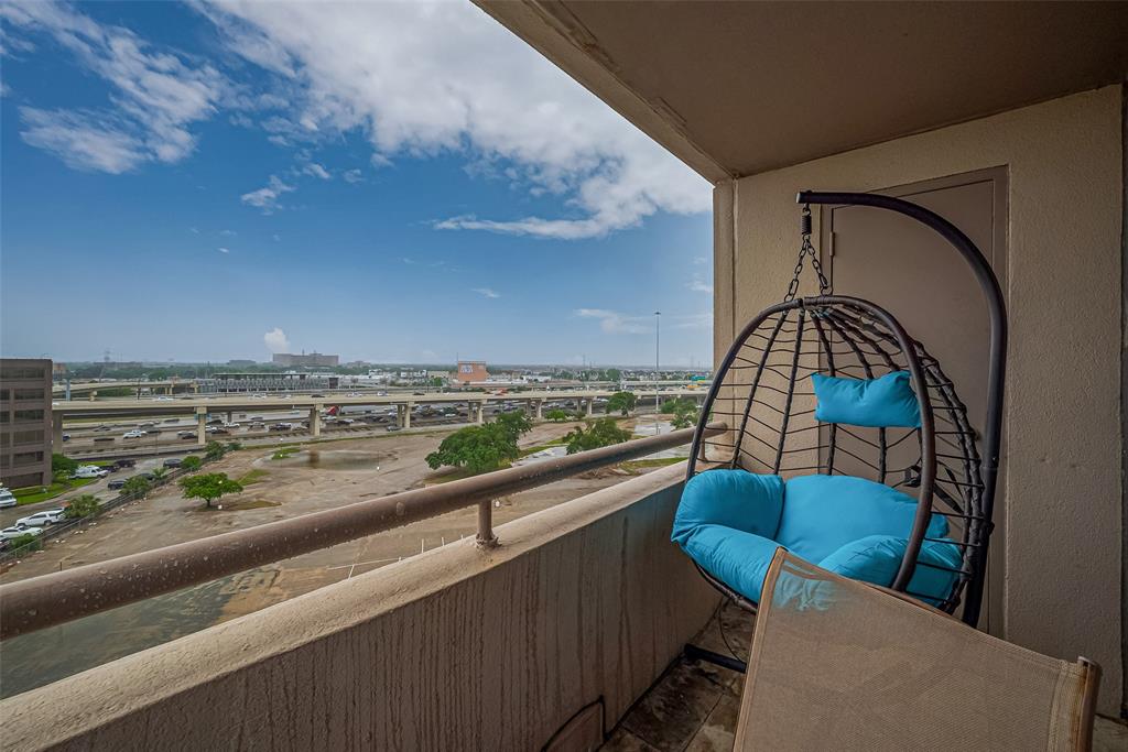 3525 Sage Road #1004, Houston, Texas image 32