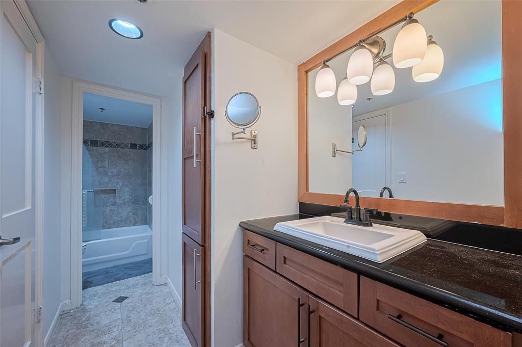 3525 Sage Road #1004, Houston, Texas image 24