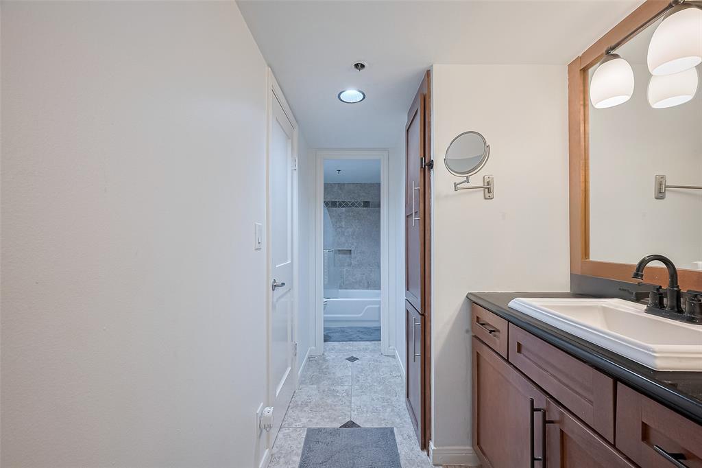 3525 Sage Road #1004, Houston, Texas image 25