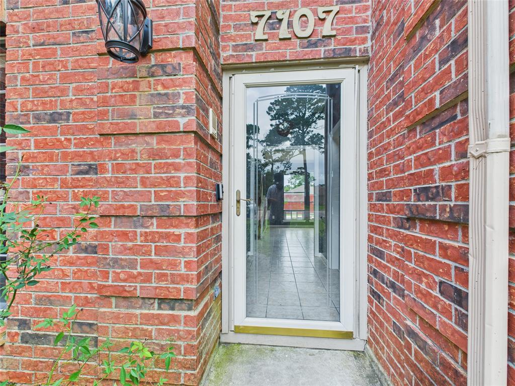 7107 Seminole Street