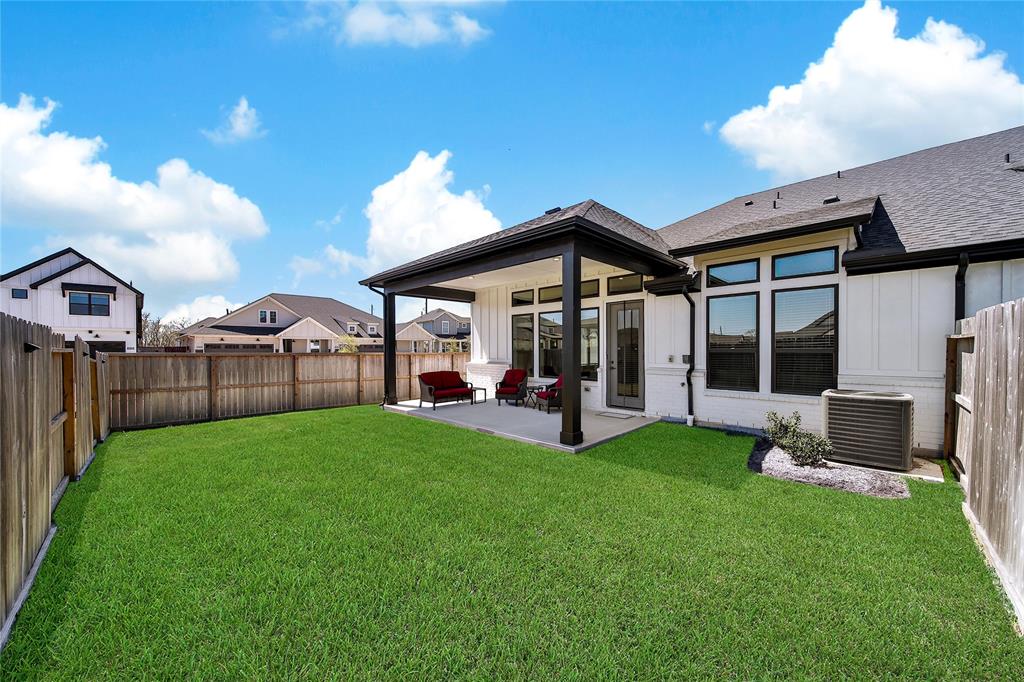 1602 Harvest Lake Drive, Missouri City, Texas image 23