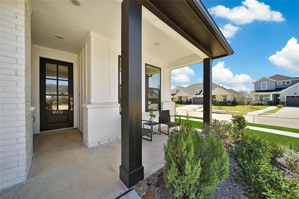 1602 Harvest Lake Drive, Missouri City, Texas image 3