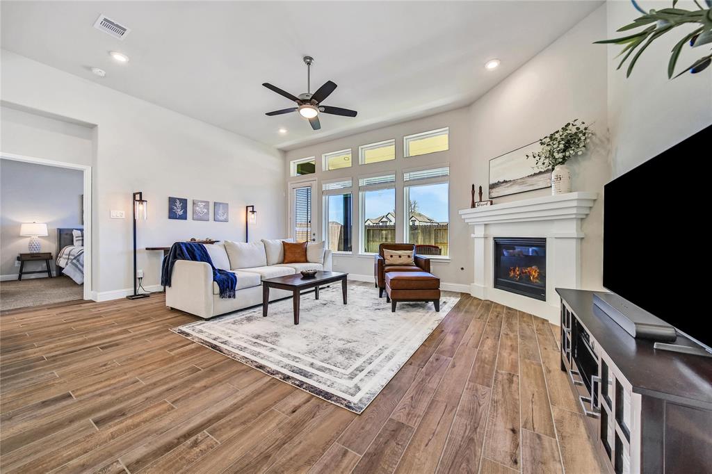 1602 Harvest Lake Drive, Missouri City, Texas image 14