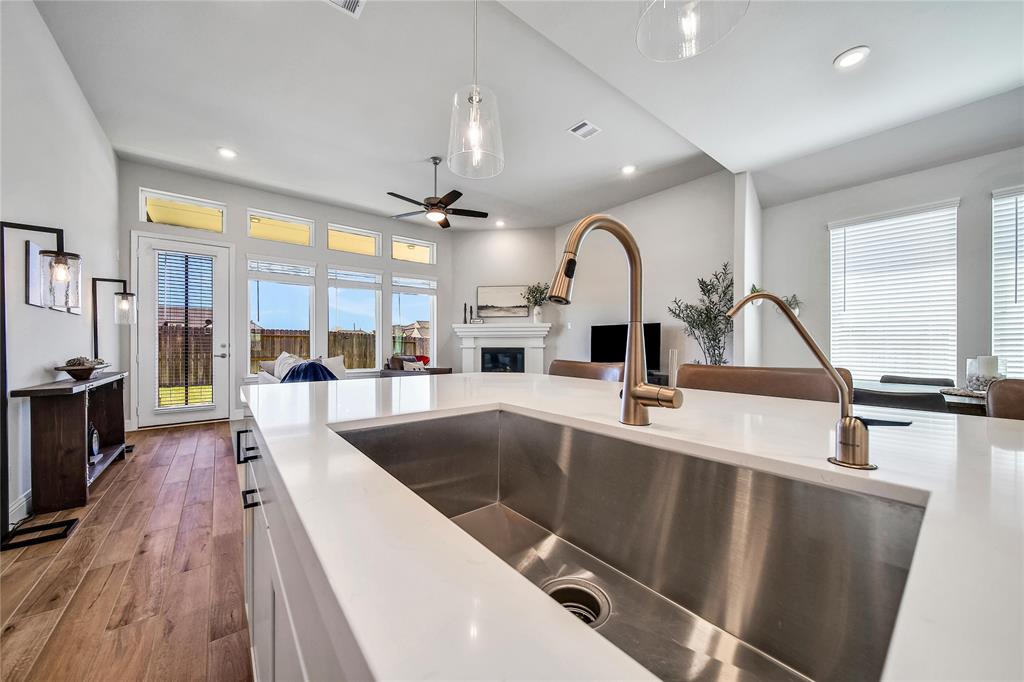 1602 Harvest Lake Drive, Missouri City, Texas image 10